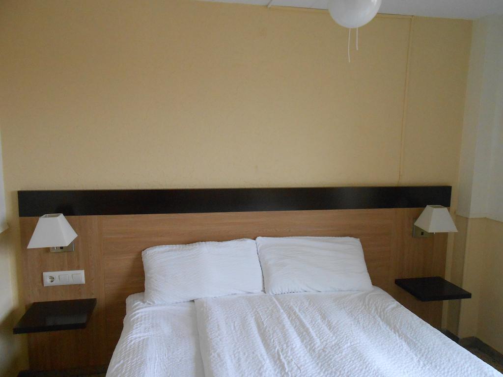 Hotel Marbella โรเซส ภายนอก รูปภาพ